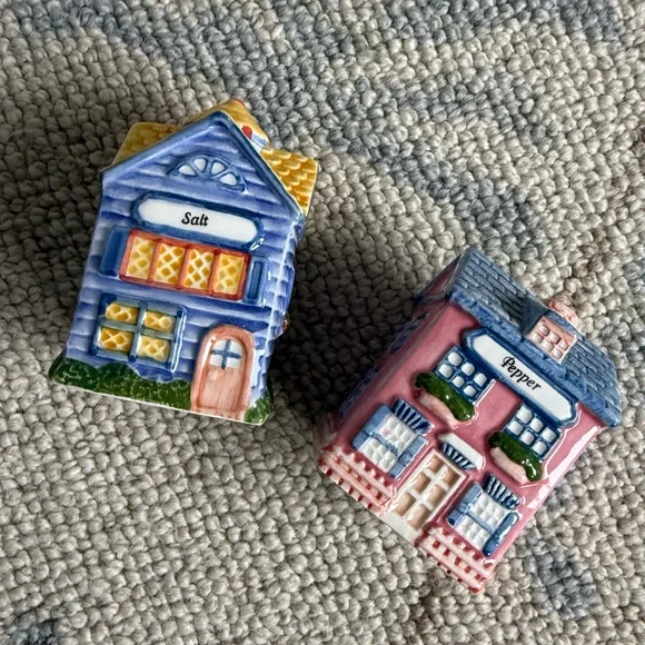 New in Box Vintage Avon Spice Jar Victorian Cottage Salt and Pepper Shakers - Picture 1 of 6